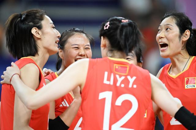 1722991992765062107.jpg 巴黎奥运会丨排球——女子小组赛:中国胜塞尔维亚XxjpseC008056_20240805_MVPFN0A001.jpg