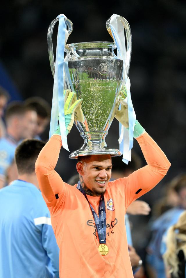 kaiyun-门将是曼城最弱一环？庆功宴他不坐下谁敢动筷子！